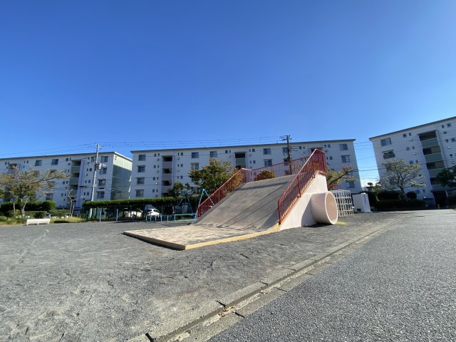 敷地内には遊び場・広場もございます★