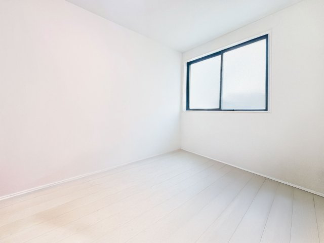 磯子区丸山1丁目の洋室|シンプルですっきりとした居心地の良い雰囲気の空間です。自分好みのインテリアで過ごしてくださいね。