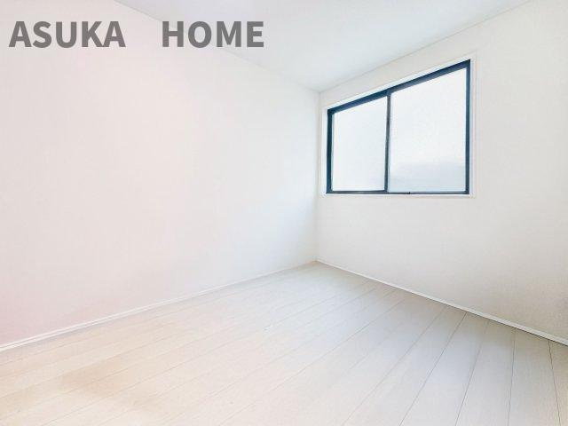 磯子区丸山1丁目の洋室|シンプルですっきりとした居心地の良い雰囲気の空間です。自分好みのインテリアで過ごしてくださいね。