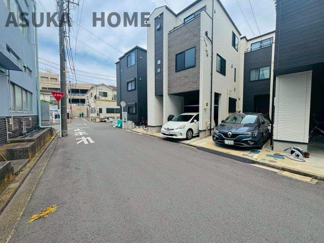 磯子区丸山1丁目の駐車場|2台駐車可能なカースペース！1台は家族みんなの自転車もゆったり停めても◎