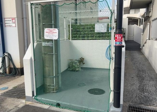 【設備】 | エクセル橋本南 | 館内に設置されたエレベーターなどの共用設備です。4階のお部屋までもスムーズに移動でき、重い荷物を持っている際や階段の昇り振りが大変な時でも安心です。メンテナンスが行き届いた快適な設備環境です。