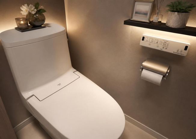 【トイレ】 | エクセル橋本南 | 温水洗浄便座が新たに設置された清潔なトイレ空間です。内装クロスや床材も一新され、心地よいプライベートスペースに仕上がっています。リフォーム完了物件のため、ご入居後すぐに気持ちよくご使用いただけます。