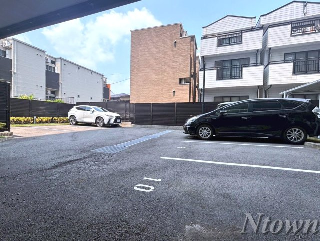 【駐車場】 | プレサンス名古屋グロウ | 駐車場があるので、車を買う予定の方も安心です