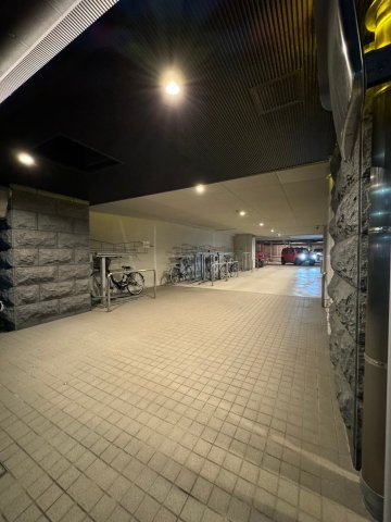 プレサンスジェネ千種内山Ⅱ　名古屋市賃貸　仲介手数料無料の駐車場