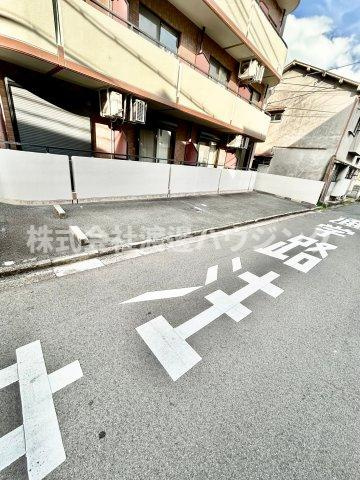 グランドールの駐車場