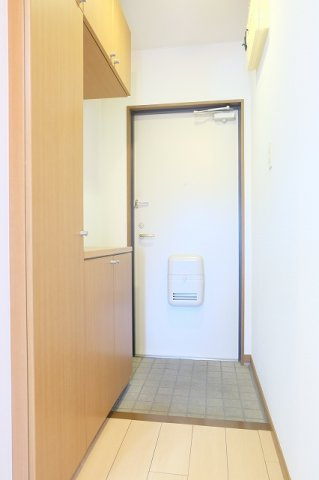 サザン上条の玄関|明るい玄関です