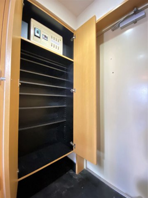 【玄関】 | ベルファース渋谷 | シューズキャビネット(入居前画像)