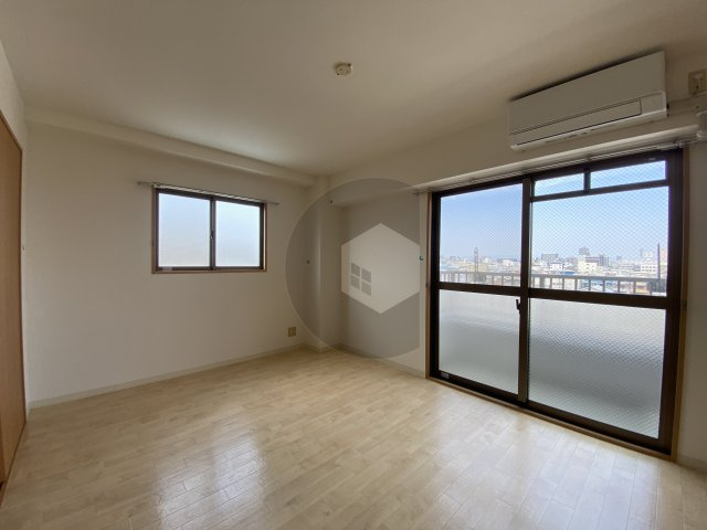 東大阪市高井田本通１丁目の賃貸マンションの居間・リビング