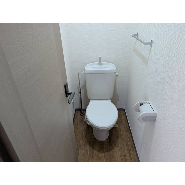 パストラルのトイレ|落ち着いた色調のトイレです