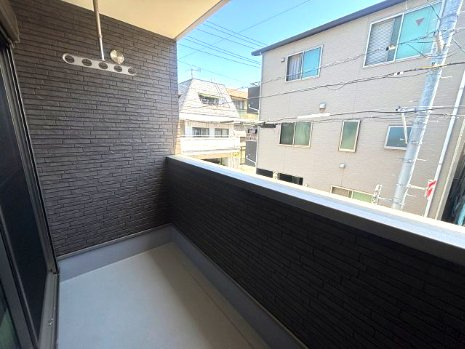 南区宇品御幸4丁目のバルコニー|洗濯物やお布団もたっぷり干せる、家事に嬉しいスペースです。