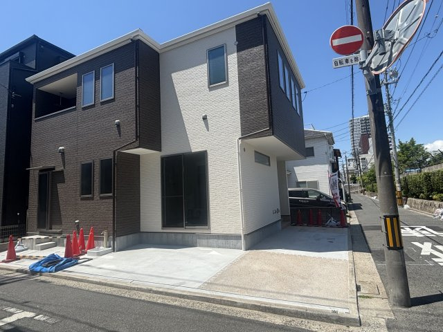 南区宇品御幸4丁目の駐車場|駐車スペースを確保した住まい。日常のお出かけや来客時にも安心です。