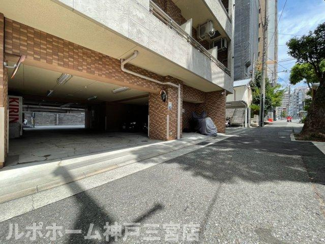 エステムコート神戸県庁前Ⅲフィエルテの駐車場