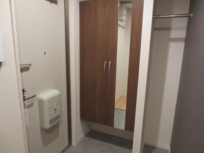 【玄関】 | プレミアム八番館 | 305 玄関