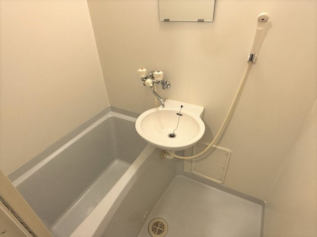 レオパレスＣａｓａＬｉｏｒｅの浴室