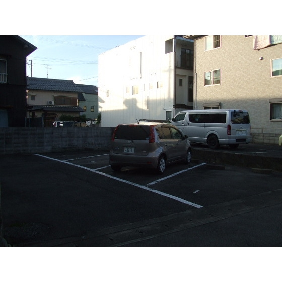 岐阜市西野町２丁目の駐車場