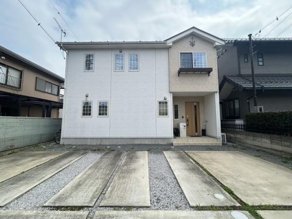 前橋市山王町中古一戸建ての前面道路含む現地写真