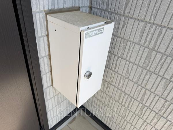 深谷市横瀬中古住宅のその他|宅配ボックス