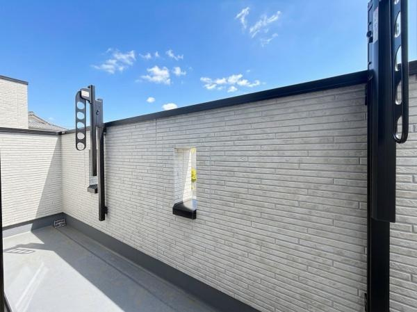 横浜市戸塚区汲沢７丁目の新築一戸建のバルコニー|陽当り良好のバルコニー！
風通しもよく気持ちいいです