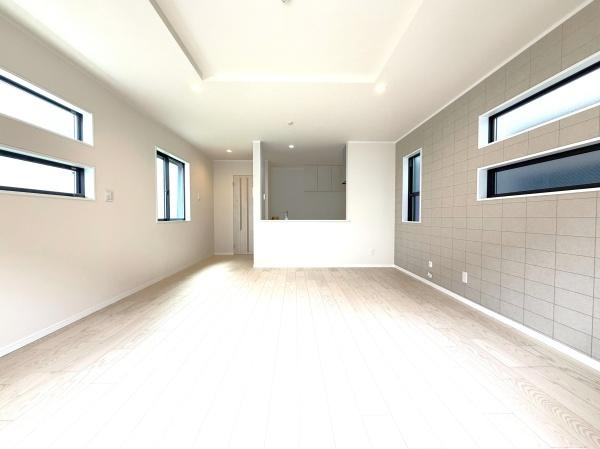 横浜市戸塚区汲沢７丁目の新築一戸建の居間・リビング|自慢したくなるリビング！
形も良く家具の配置にも困りません。