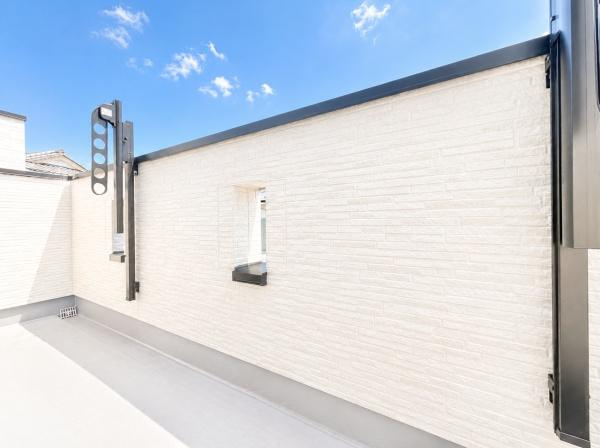 横浜市戸塚区汲沢７丁目の新築一戸建のバルコニー|陽当り良好のバルコニー！
風通しもよく気持ちいいです