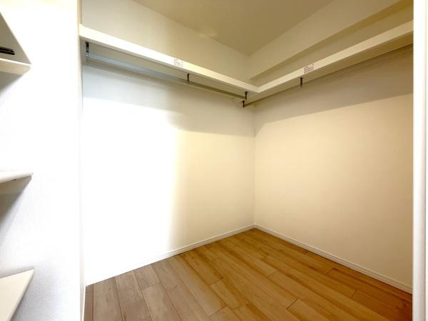 セントラルコート横濱井土ヶ谷の収納|WICでお部屋もスッキリと利用できます！
洋服以外にも収納できるのは嬉しいポイント！