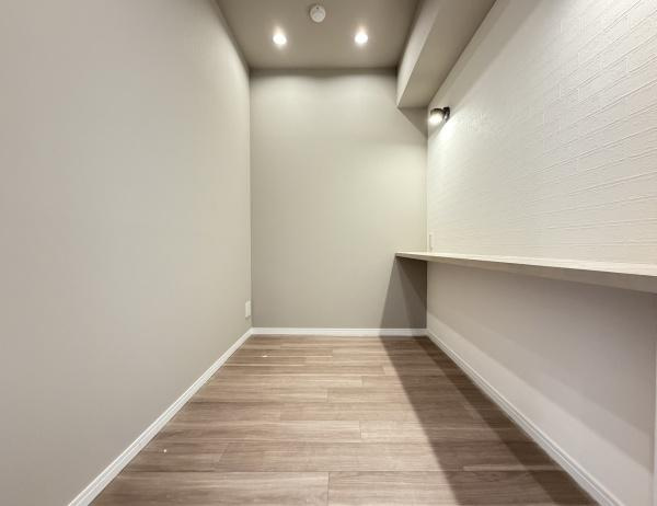 パークコリーナ上大岡アジュールコートの洋室|在宅ワークや収納としても利用可能なマルチルームです。