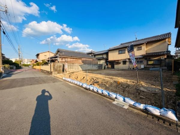 【前面道路含む現地写真】