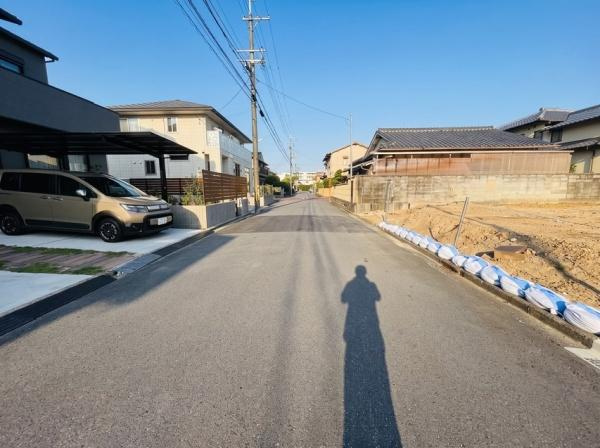 【前面道路含む現地写真】