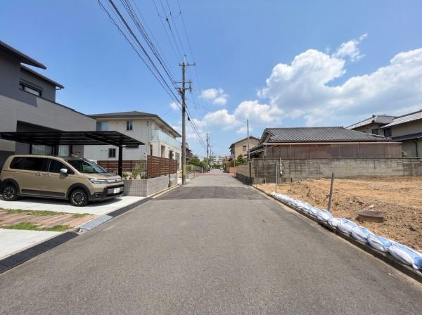 【前面道路含む現地写真】