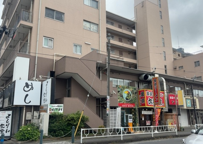 【外観】 | 相模原センターマンション | 土地購入を検討されている場合、境界杭がない状態で購入してしまうと境界確定測量をする必要があり、費用がかかります。購入の前に、売主、隣土地所有者立ち合いのもと境界を確定し境界杭を設置するのがベストです。