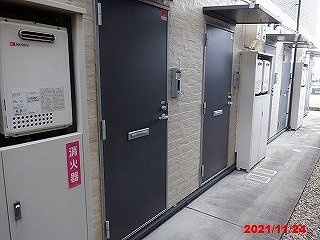レオパレス８８の玄関