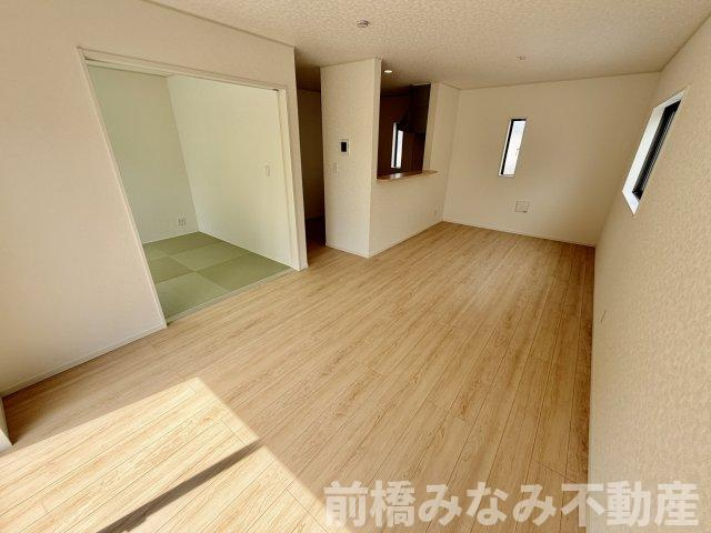【新築】高崎市吉井町吉井川第3　４号棟(全５棟)　クレイドルガーデン　新築建売分譲の居間・リビング|おしゃれなリビングです
