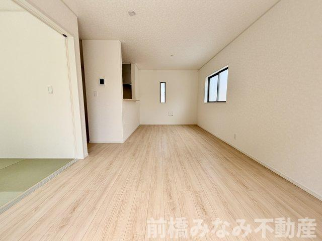 【新築】高崎市吉井町吉井川第3　４号棟(全５棟)　クレイドルガーデン　新築建売分譲の居間・リビング|こちらの居間で趣味の時間をお楽しみください