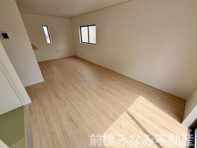 【新築】高崎市吉井町吉井川第3　４号棟(全５棟)　クレイドルガーデン　新築建売分譲の居間・リビング|ゆったりとしたリビングです