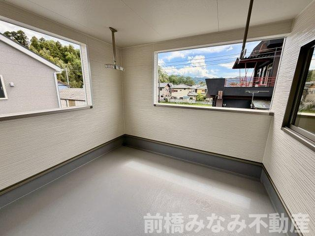 【新築】高崎市吉井町吉井川第3　４号棟(全５棟)　クレイドルガーデン　新築建売分譲のバルコニー|お洗濯にも便利なバルコニー付き