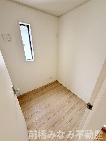 【新築】高崎市吉井町吉井川第3　４号棟(全５棟)　クレイドルガーデン　新築建売分譲の洋室|広々とした洋室です