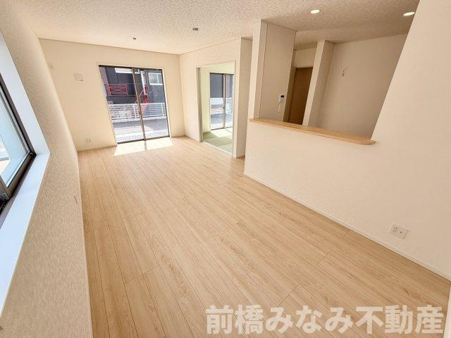 【新築】高崎市吉井町吉井川第3　４号棟(全５棟)　クレイドルガーデン　新築建売分譲の居間・リビング|ゆったりとした居間です