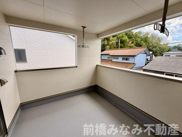 【新築】高崎市吉井町吉井川第3　２号棟(全５棟)　クレイドルガーデン　新築建売分譲のバルコニー|外からの目が気にならないバルコニーで洗濯物が干せます