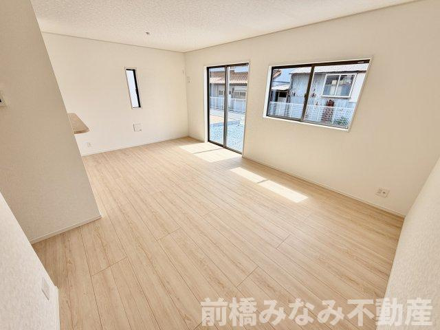 【新築】高崎市吉井町吉井川第3　２号棟(全５棟)　クレイドルガーデン　新築建売分譲の居間・リビング|使いやすい居間です
