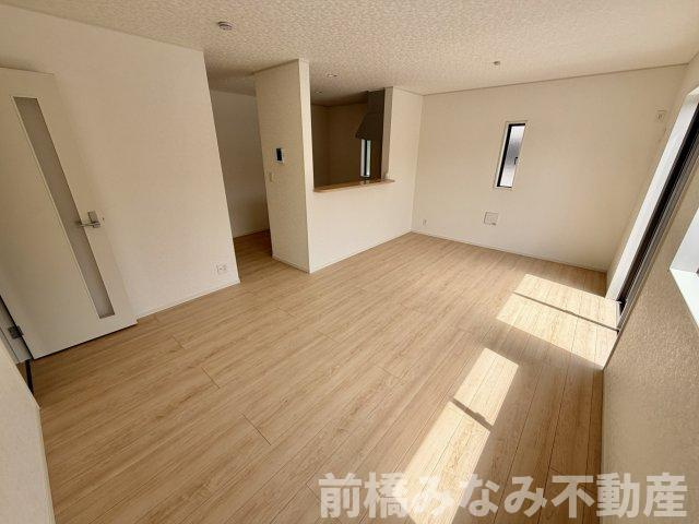 【新築】高崎市吉井町吉井川第3　２号棟(全５棟)　クレイドルガーデン　新築建売分譲の居間・リビング|使いやすい居間です