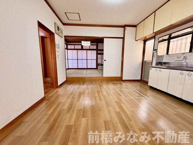 【中古】前橋市下細井町　５DKの居間・リビング|ゆったり過ごせる居間です