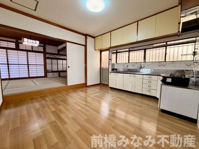 【中古】前橋市下細井町　５DKの居間・リビング|使いやすい居間です
