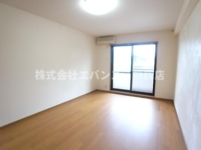 【寝室】 | さらしなビル | 広くて明るい寝室