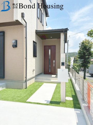 駐車並列3台　全居室南向き　西区秋葉台2丁目　新築戸建の庭