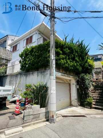 4LDKの使いやすい間取り　朝霧山手町　中古戸建の前面道路含む現地写真|前面道路含む現地写真です