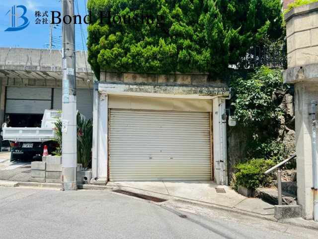 4LDKの使いやすい間取り　朝霧山手町　中古戸建の駐車場|カースペースがあります