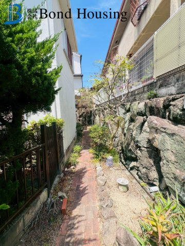4LDKの使いやすい間取り　朝霧山手町　中古戸建の庭|たまにはお庭で休日を過ごしてみるのもよいかもしれません