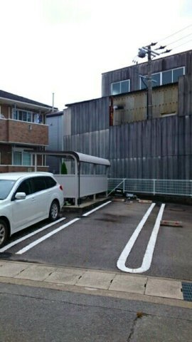 サンライズ芳川Ⅱの駐車場