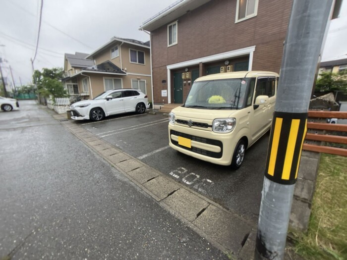 エクセレント大沼202の駐車場