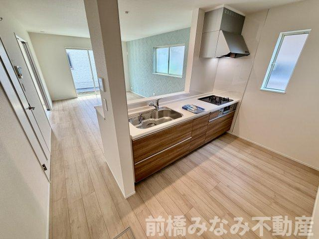 【新築】前橋市青柳町　限定１棟　ハートフルタウン　新築建売のキッチン|コンパクトなキッチンで掃除もラクラク